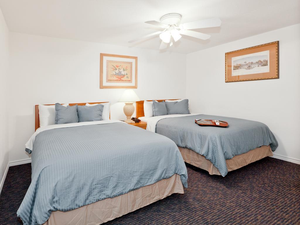 Hempstead Country Inn & Suites Стая снимка