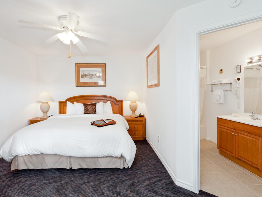 Hempstead Country Inn & Suites Стая снимка