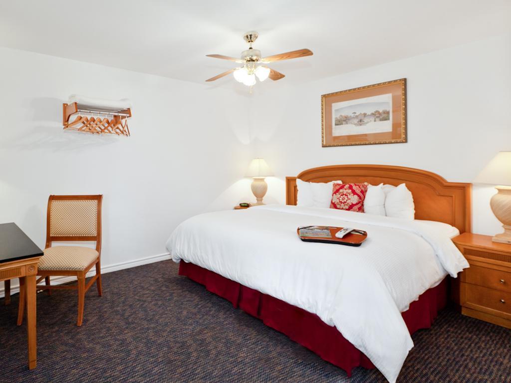 Hempstead Country Inn & Suites Стая снимка