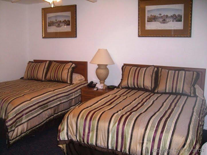 Hempstead Country Inn & Suites Екстериор снимка