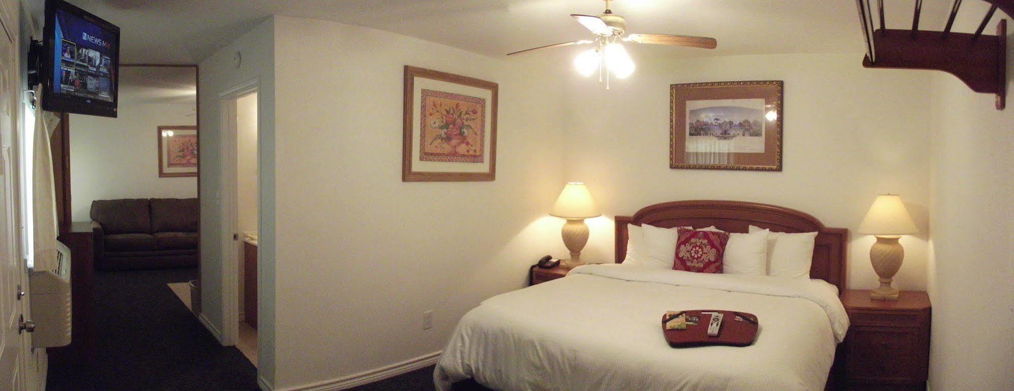 Hempstead Country Inn & Suites Екстериор снимка
