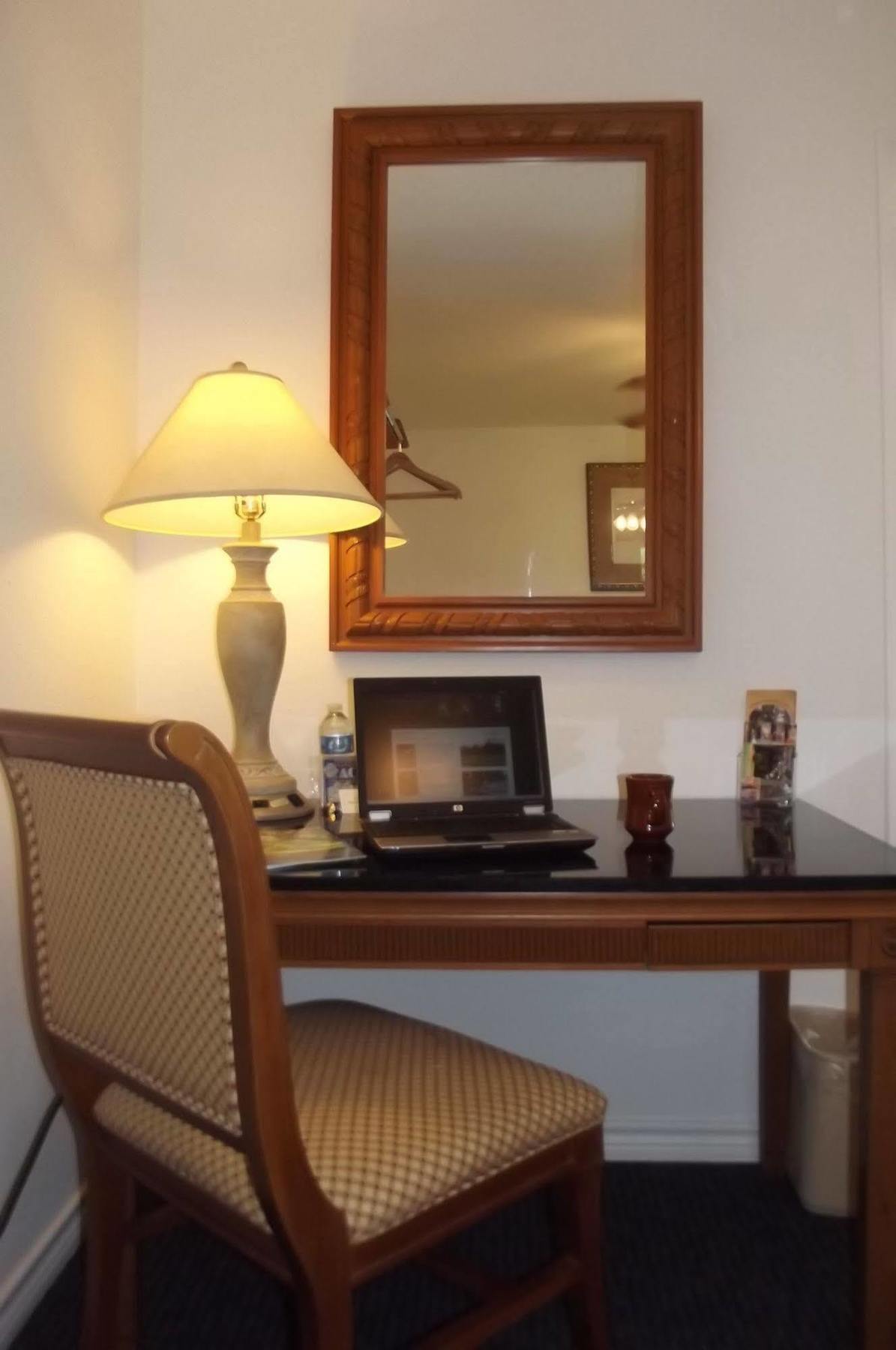 Hempstead Country Inn & Suites Екстериор снимка